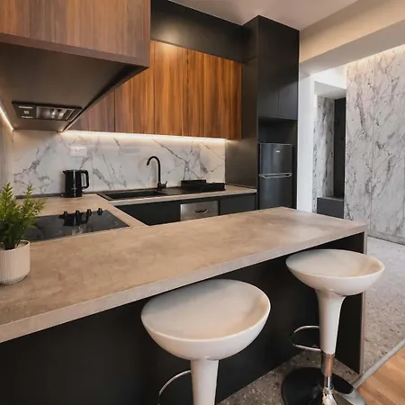 Modern Luxury - Prime Location - Free Parking Apartment Skopje