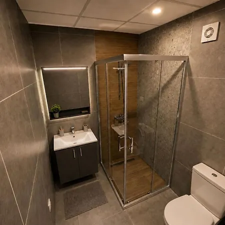 Modern Luxury - Prime Location - Free Parking *