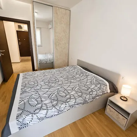 Modern Luxury - Prime Location - Free Parking Apartment Skopje