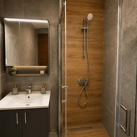 Modern Luxury - Prime Location - Free Parking Apartment Skopje